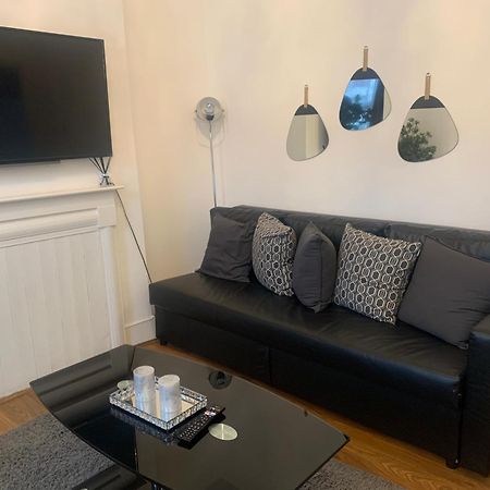 L A Place Croydon, London Villa Norwood ภายนอก รูปภาพ