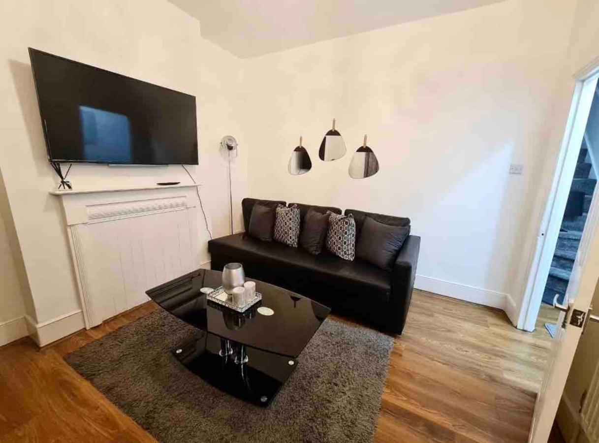 L A Place Croydon, London Villa Norwood ภายนอก รูปภาพ