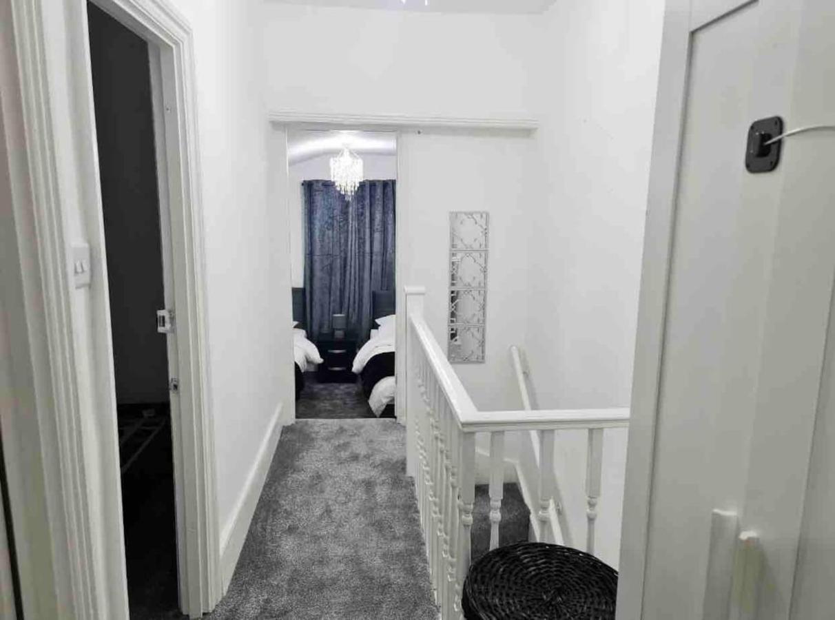 L A Place Croydon, London Villa Norwood ภายนอก รูปภาพ